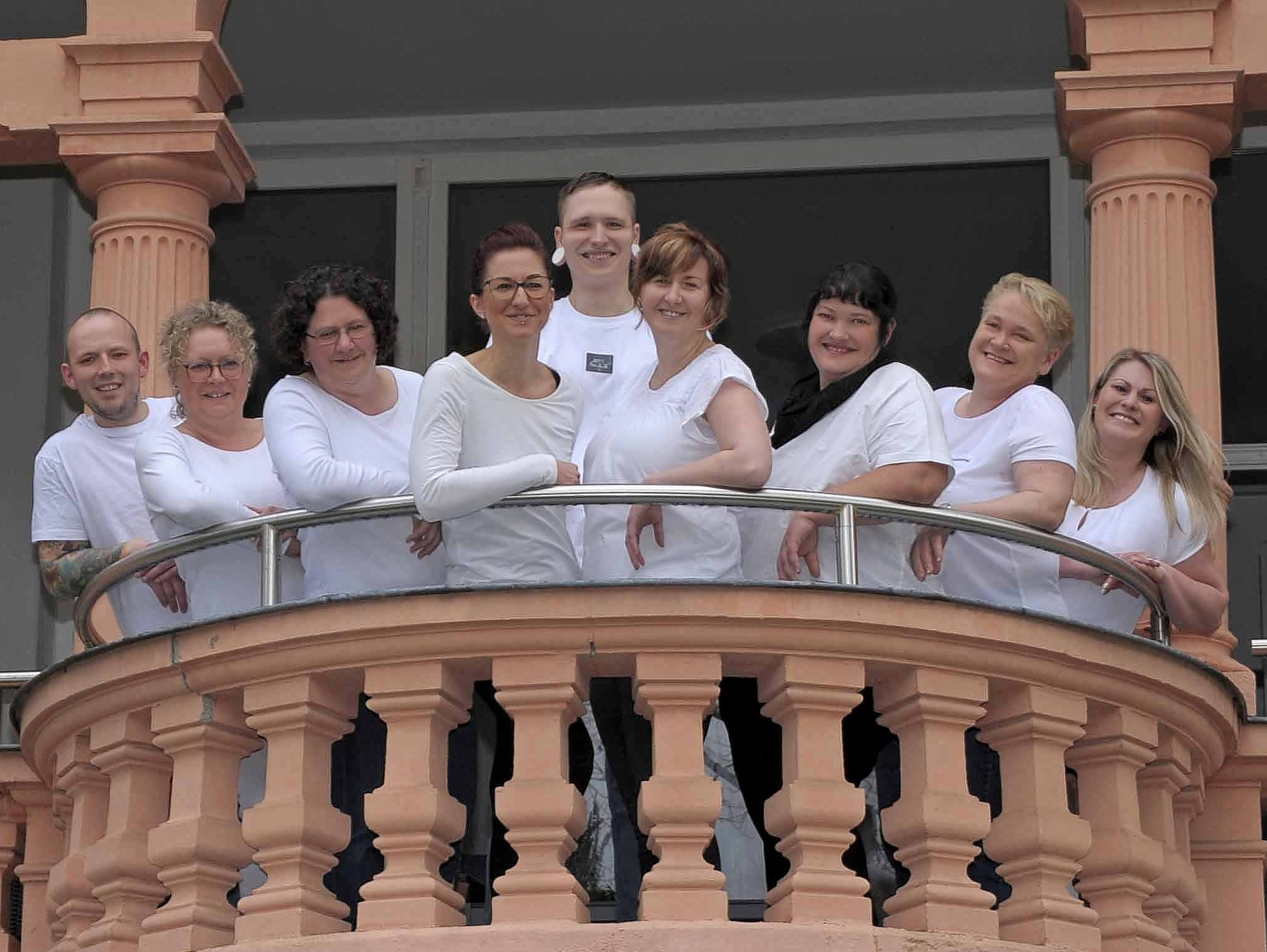 Das Hauspurg Team in Blankenhain auf dem Balkon Das Hauspurg Team in Blankenhain auf dem Balkon